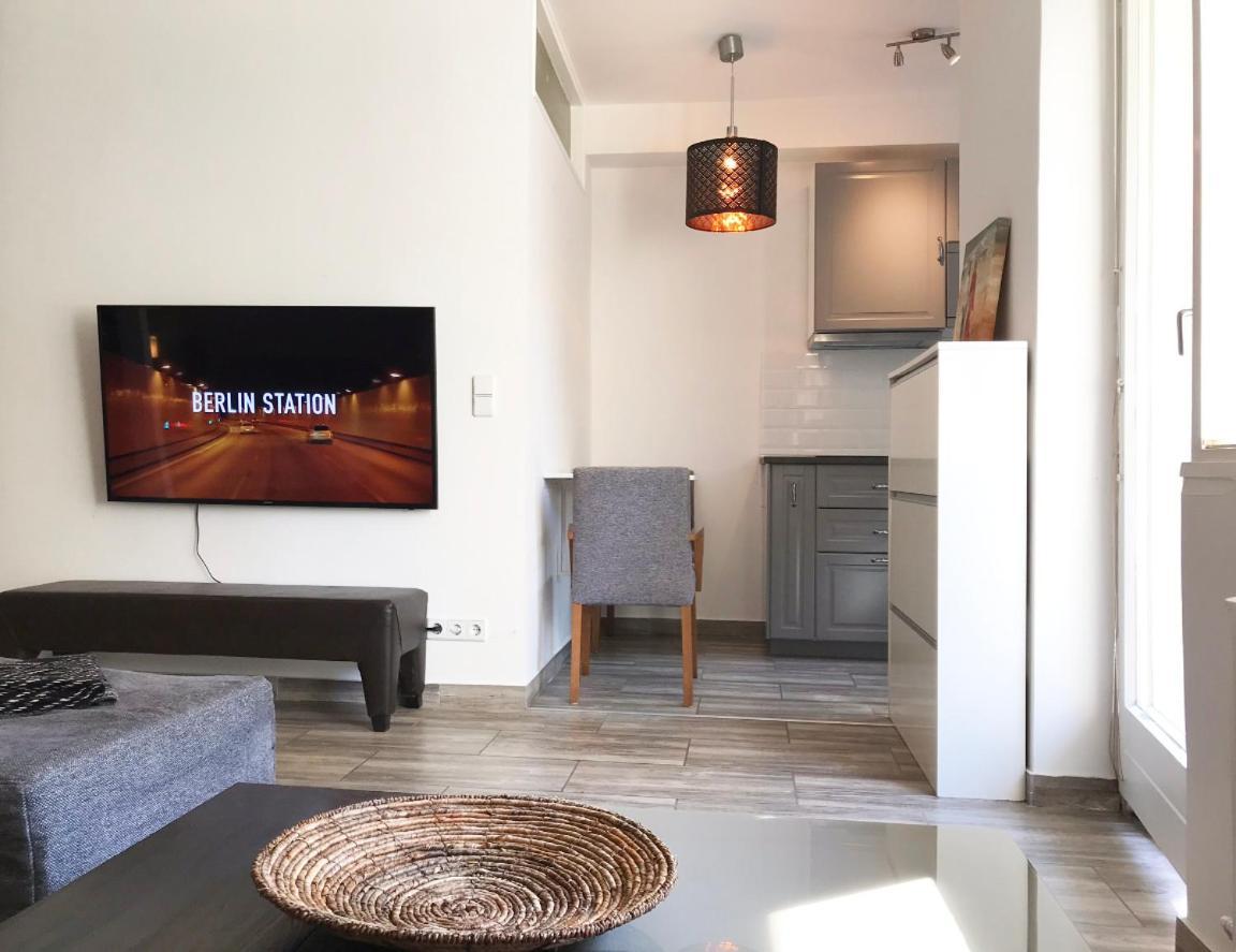 Designer Central Apartment With Terrace & Free Parking Berlin Bagian luar foto